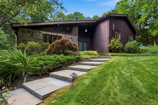 17 Stoutenburgh Dr, Hyde Park, NY 12538 - Photo 2