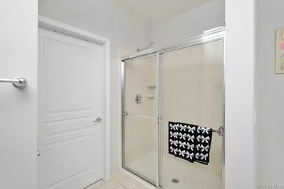 1525  Building  Q Finch Lane #1525, Central Islip, NY 11722 - Photo 12