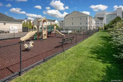 1525  Building  Q Finch Lane #1525, Central Islip, NY 11722 - Photo 20