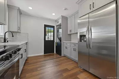 20 Wyona Avenue, Lindenhurst, NY 11757 - Photo 14