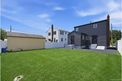 20 Wyona Avenue, Lindenhurst, NY 11757 - Photo 36