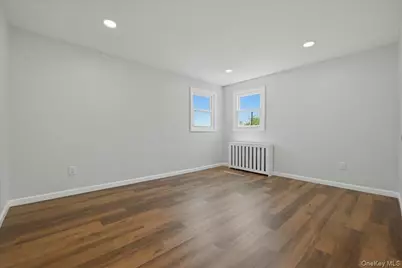 20 Wyona Avenue, Lindenhurst, NY 11757 - Photo 28