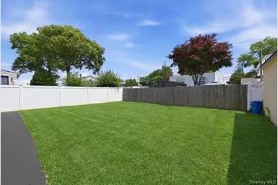 20 Wyona Avenue, Lindenhurst, NY 11757 - Photo 30