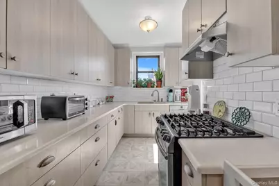 84-51 Beverly Road #6A, Kew Gardens, NY 11415 - Photo 6