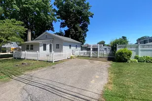 101 Rose Dr, Ronkonkoma, NY 11779 - Photo 2