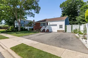 54 Oak St, Farmingdale, NY 11735 - Photo 2