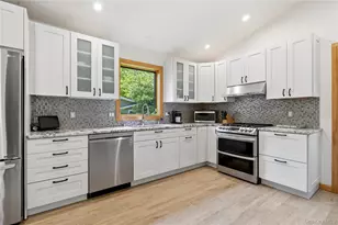 2540 Riverside Ave, Seaford, NY 11783 - Photo 18