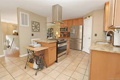 34 Palmer Circle, Poughquag, NY 12570 - Photo 4
