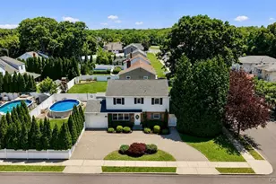 26 Cedar St, Farmingdale, NY 11735 - Photo 2