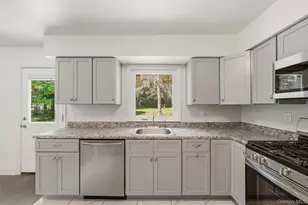 25 Ferrara Dr, Middletown, NY 10941 - Photo 14