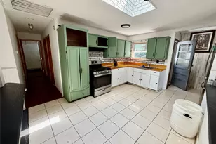 142 Palmer St, Brentwood, NY 11717 - Photo 10