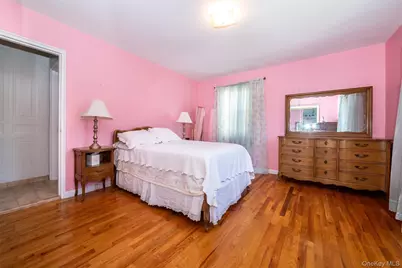 181 Roundhill Drive, Yonkers, NY 10710 - Photo 12