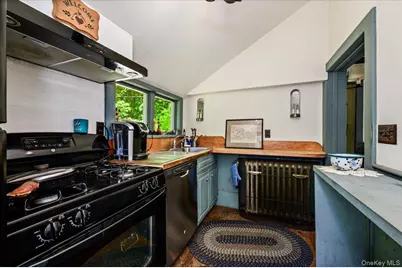 169 W Rogues Path, Huntington, NY 11743 - Photo 12
