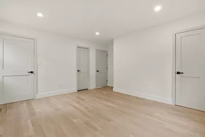 29 Garfield Place, Roslyn Heights, NY 11577 - Photo 12