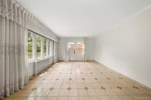 131 Primrose Dr, New Hyde Park, NY 11040 - Photo 8