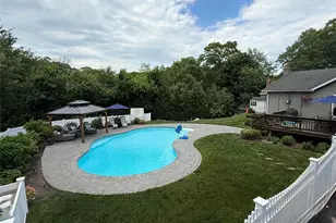 15 Crane Neck Dr, Sound Beach, NY 11789 - Photo 2