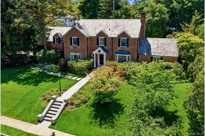 2 Saint Marks Place, Cold Spring Harbor, NY 11724 - Photo 2