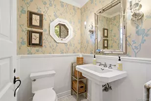 2 St Marks Pl, Cold Spring Harbor, NY 11724 - Photo 12