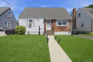 105 N Montague St, Valley Stream, NY 11580 - Photo 2