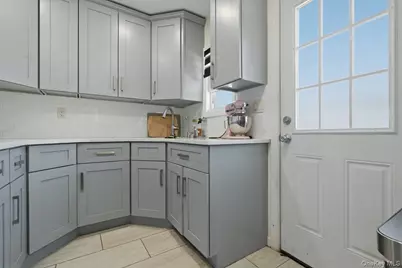 105 N Montague Street, Valley Stream, NY 11580 - Photo 8
