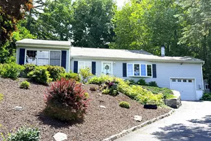 2898 Springhurst St, Yorktown Heights, NY 10598 - Photo 2