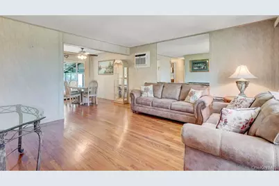 955 Cedar Court, Franklin Square, NY 11010 - Photo 4