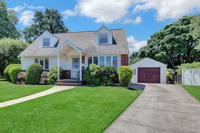 955 Cedar Court, Franklin Square, NY 11010 - Photo 2