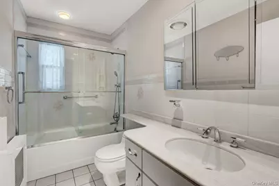 955 Cedar Court, Franklin Square, NY 11010 - Photo 16