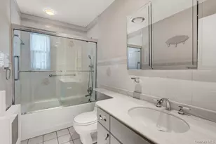 955 Cedar Ct, Franklin Square, NY 11010 - Photo 16
