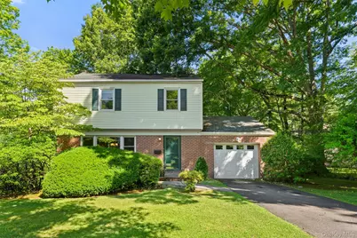 4 Pin Oak Lane, White Plains, NY 10606 - Photo 1