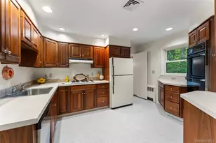 4 Pin Oak Ln, White Plains, NY 10606 - Photo 8