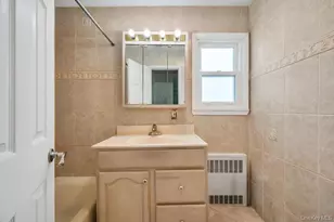 32 Beverly St, Islip, NY 11751 - Photo 14