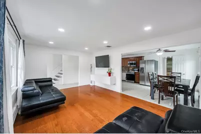 32 Beverly Street, Islip, NY 11751 - Photo 2