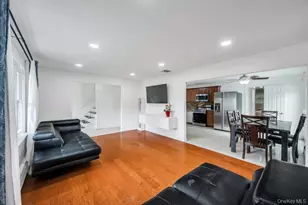 32 Beverly St, Islip, NY 11751 - Photo 2