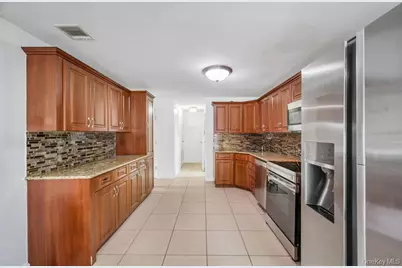 32 Beverly Street, Islip, NY 11751 - Photo 4