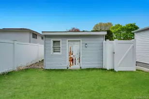 32 Beverly St, Islip, NY 11751 - Photo 30