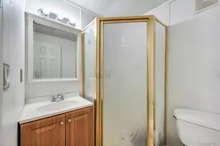 32 Beverly St, Islip, NY 11751 - Photo 24