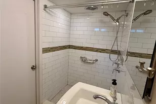 193-23 Station Rd, Flushing, NY 11358 - Photo 16