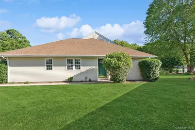 42 Blueberry Common, Riverhead, NY 11901 - Photo 2