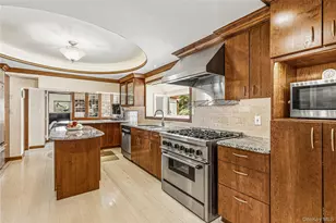36 Strathmore Rd, Great Neck, NY 11023 - Photo 10