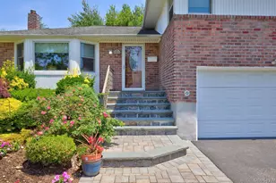 31 Irene Ln E, Plainview, NY 11803 - Photo 4