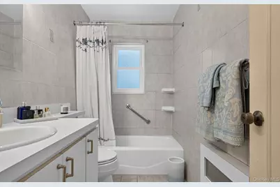 31 Irene Lane E, Plainview, NY 11803 - Photo 24