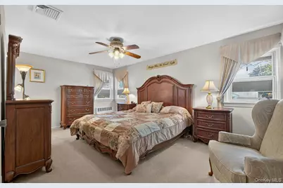 31 Irene Lane E, Plainview, NY 11803 - Photo 20