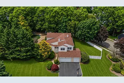 16 English Ivy Lane, Lake Grove, NY 11755 - Photo 2