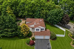 16 English Ivy Ln, Lake Grove, NY 11755 - Photo 2
