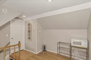 42 Larch St, Hicksville, NY 11801 - Photo 18