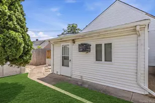 42 Larch St, Hicksville, NY 11801 - Photo 28