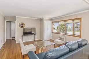 42 Larch St, Hicksville, NY 11801 - Photo 6