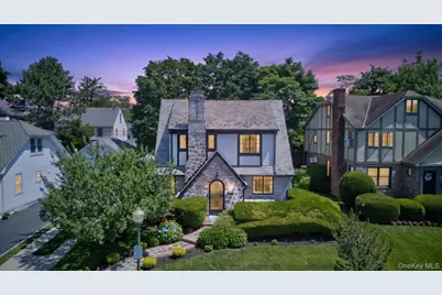 17 Hollywood Court, Rockville Centre, NY 11570 - Photo 4