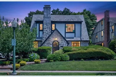 17 Hollywood Court, Rockville Centre, NY 11570 - Photo 2